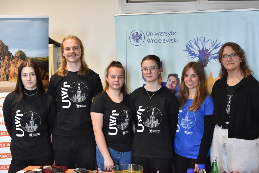Grupa studentów reprezentujących UWr.